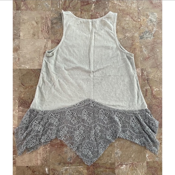 Gimmicks By BKE Buckle Boho Small Blue/Gray Handkerchief Hem Blouse/Tank Likenew - Picture 3 of 4